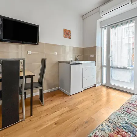 Lumineux Avec Clim Et Tv Ideal Pour Couples Apartment