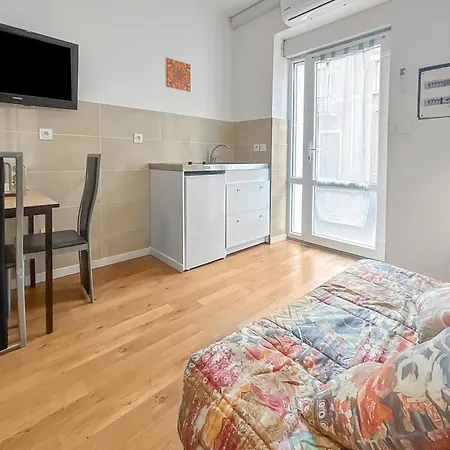 Lumineux Avec Clim Et Tv Ideal Pour Couples Apartment