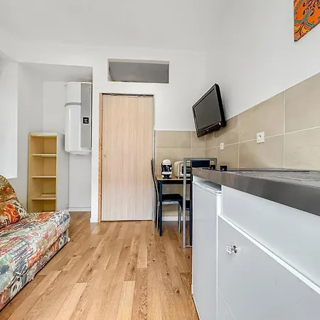 Lumineux Avec Clim Et Tv Ideal Pour Couples Aix-les-Bains