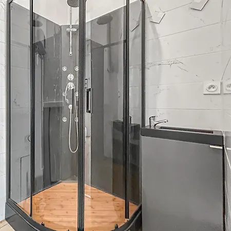 Apartment Lumineux Avec Clim Et Tv Ideal Pour Couples